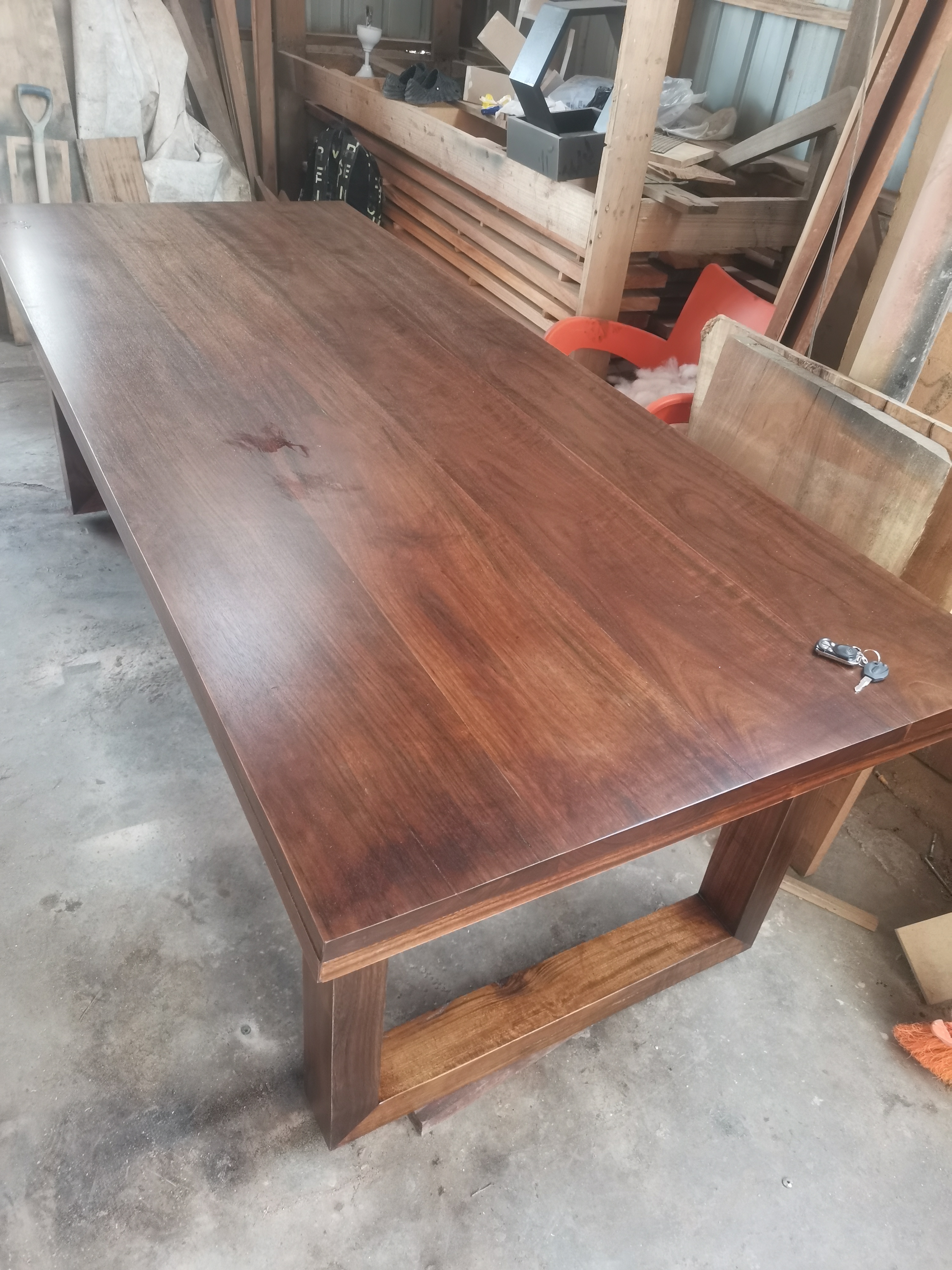 Hyedua dining table in the Neewoody workshop during build
